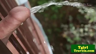 Gaffer tranny masturbating at hand the bathtub